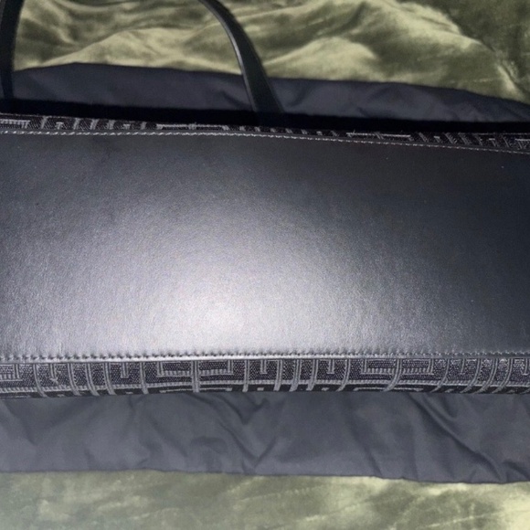 Givenchy G-Tote Shopping Bag - Picture 5 of 9